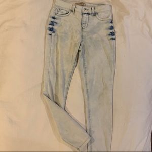 Light wash jeggings!